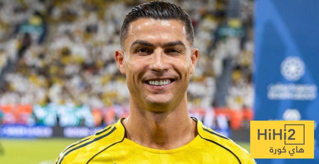 صور : لاعب الفيحاء يفاجئ رونالدو بهدية خاصة !