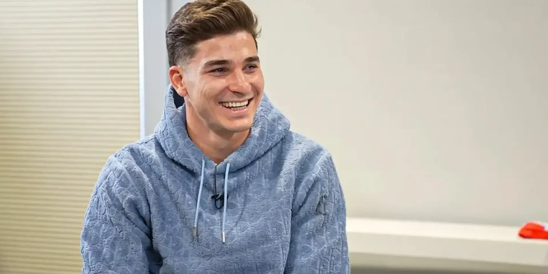 أول رد من ألفاريز على اهتمام برشلونة