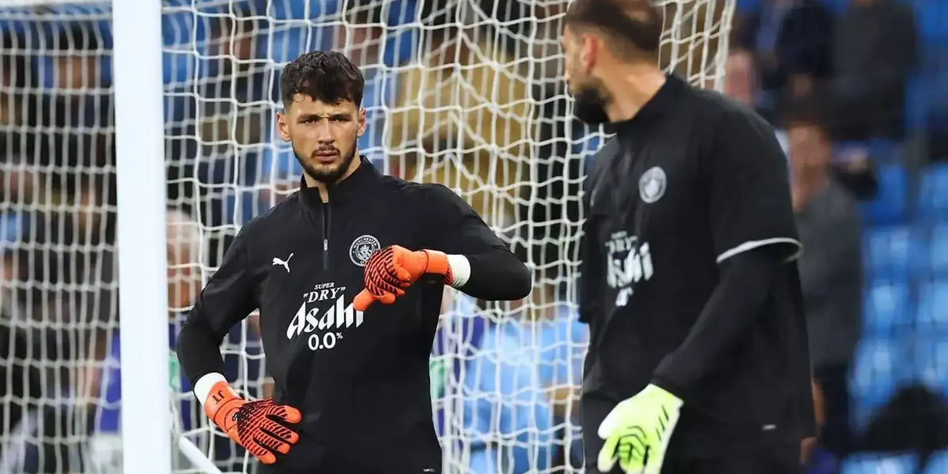 هل وعد غوارديولا حارسه ترافورد باللعب أساسيا قبل قدومه؟