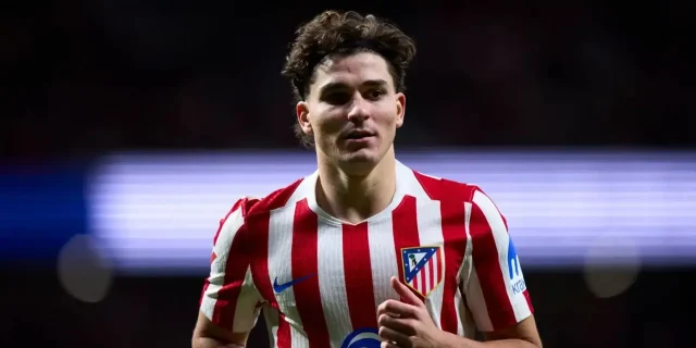 موقف برشلونة بعد تحديد سعر ألفاريز الخرافي