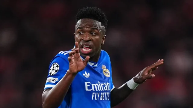 هذا اللاعب منتهي …! شاهد الارقام  1