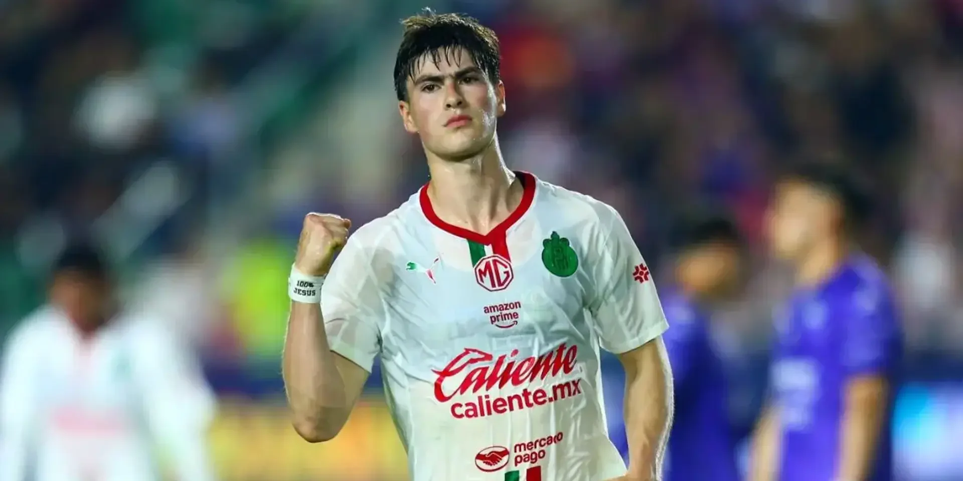 برشلونة ينافس دورتموند على ضم مهاجم مكسيكي