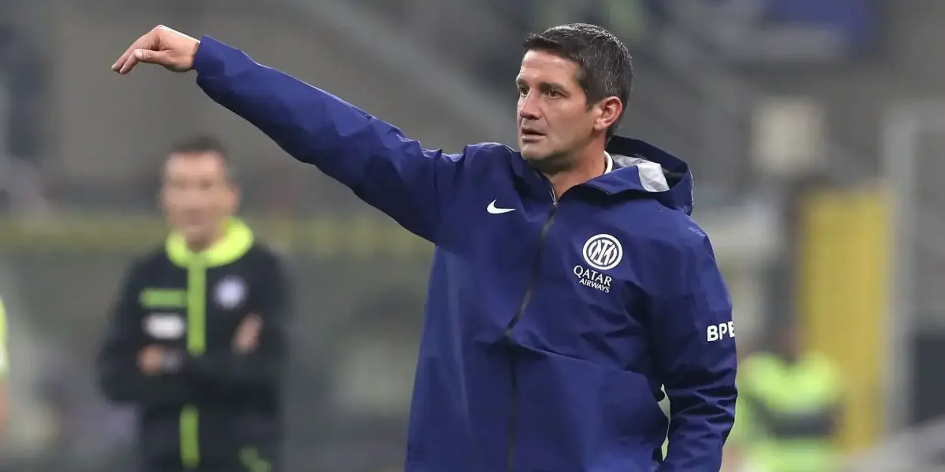 إنتر ميلان يقترب من تجديد عقد مدربه