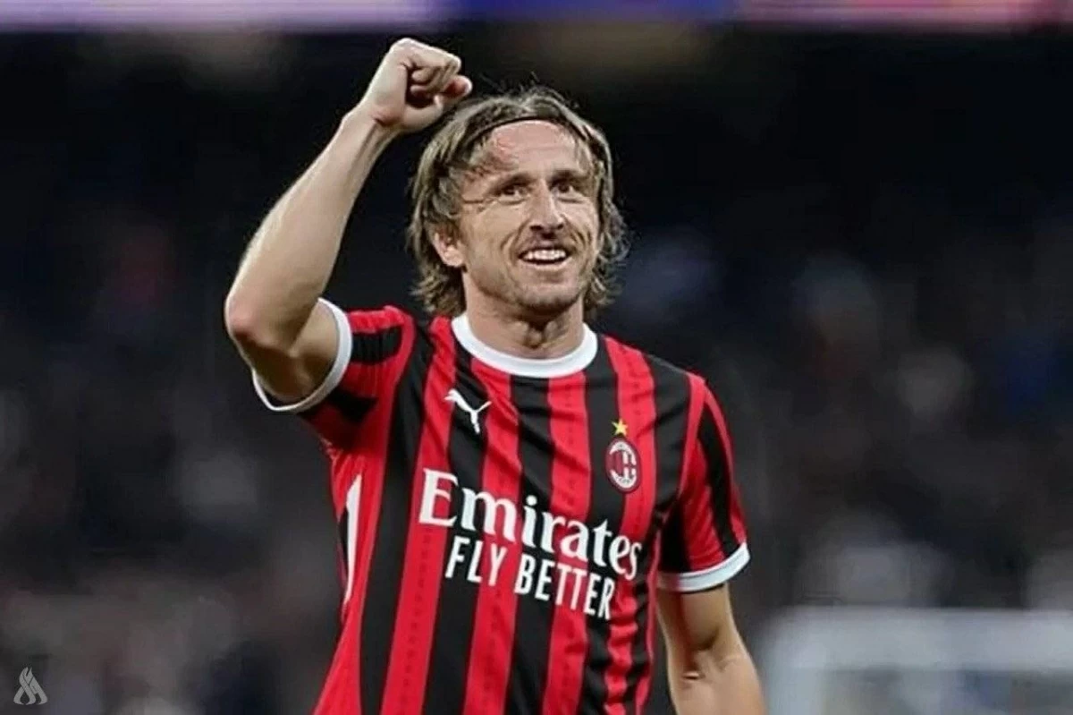 صور .. إصابة مودريتش خلال مباراة ميلان ويوفنتوس