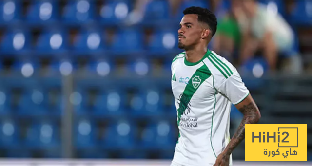 صور – حارس النصر يتسبب في إصابة قوية لجالينو واللاعب ينهار باكيا!
