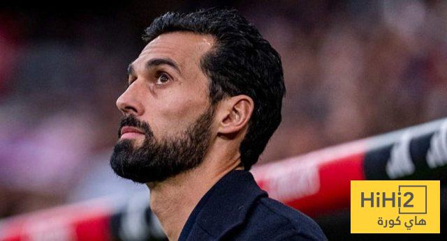 صورة .. جماهير برشلونة تسخر من اربيلوا بـ ” القمع”