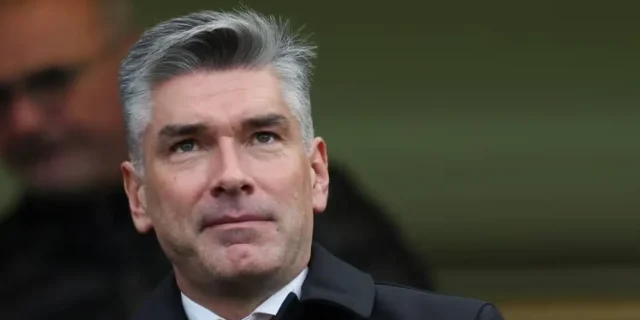 من هم أعضاء الطاقم المساعد لريتشارد هيوز في الهلال؟ 