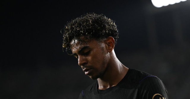 لامين يامال غير سعيد بسبب وضع صديقه في برشلونة