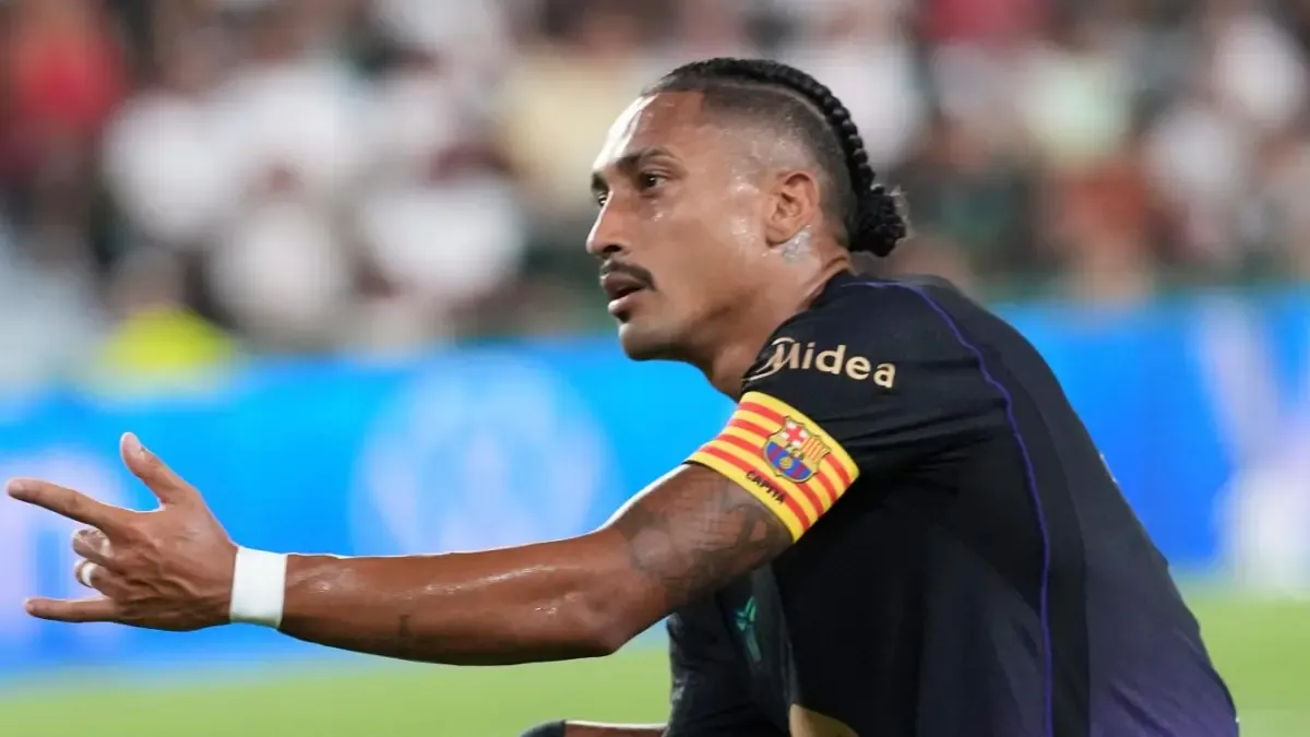 رافينيا يمنح فليك وديكو الحل السحري في برشلونة