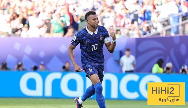 هجوم لاذع من لاعب برشلونة السابق على مطالبات مبابي بالكرة الذهبية