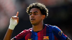 لامين يامال يحدد مواصفات ظهير برشلونة الجديد