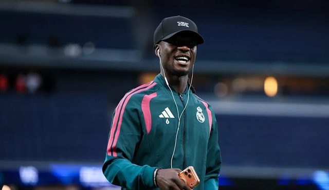 كامافينغا أمام فرصة العمر مع زيدان.. هل يكون منتخب فرنسا بوابة تألقه من جديد مع ريال مدريد؟