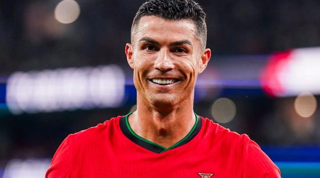 «قوانينكم لا تنطبق على CR7».. الجماهير تسخر من احتمالية إيقاف رونالدو بعد أزمة البرتغال