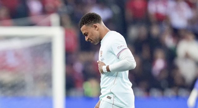الأجواء لا تبشر بالخير.. مبابي يصل مدريد وموعد حاسم للكشف عن إصابته