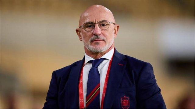 دي لافوينتي يفرح لتواجد هذا اللاعب ضمن المرشحين بالكرة الذهبية