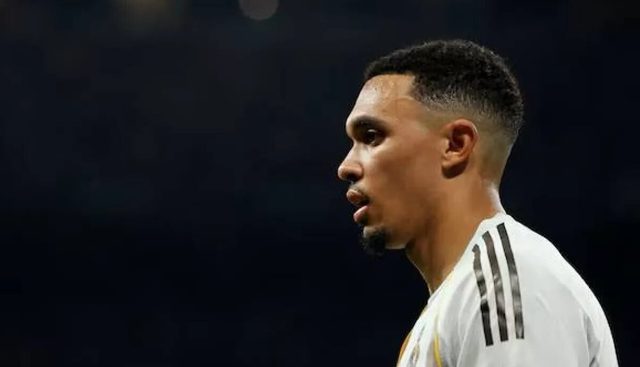 3 أرقام من إنجلترا تدعم ترينت ألكسندرأرنولد في سباق الأساسي مع ريال مدريد