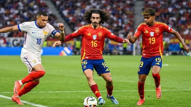 كوكوريلا يتهرب من الحديث عن الكرة الذهبية بالمزاح