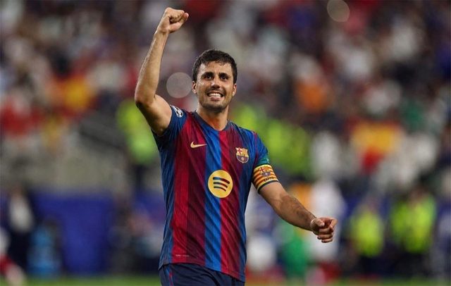 رودري يقلب حسابات فليك في برشلونة