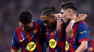 مصممه يشجع ريال مدريد ويشبه البيجاما.. سخرية من قميص برشلونة الجديد
